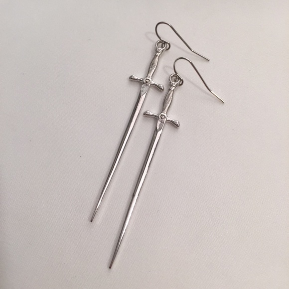 Vanessa Mooney sonnet of the sword silver dagger earrings - Picture 2 of 4